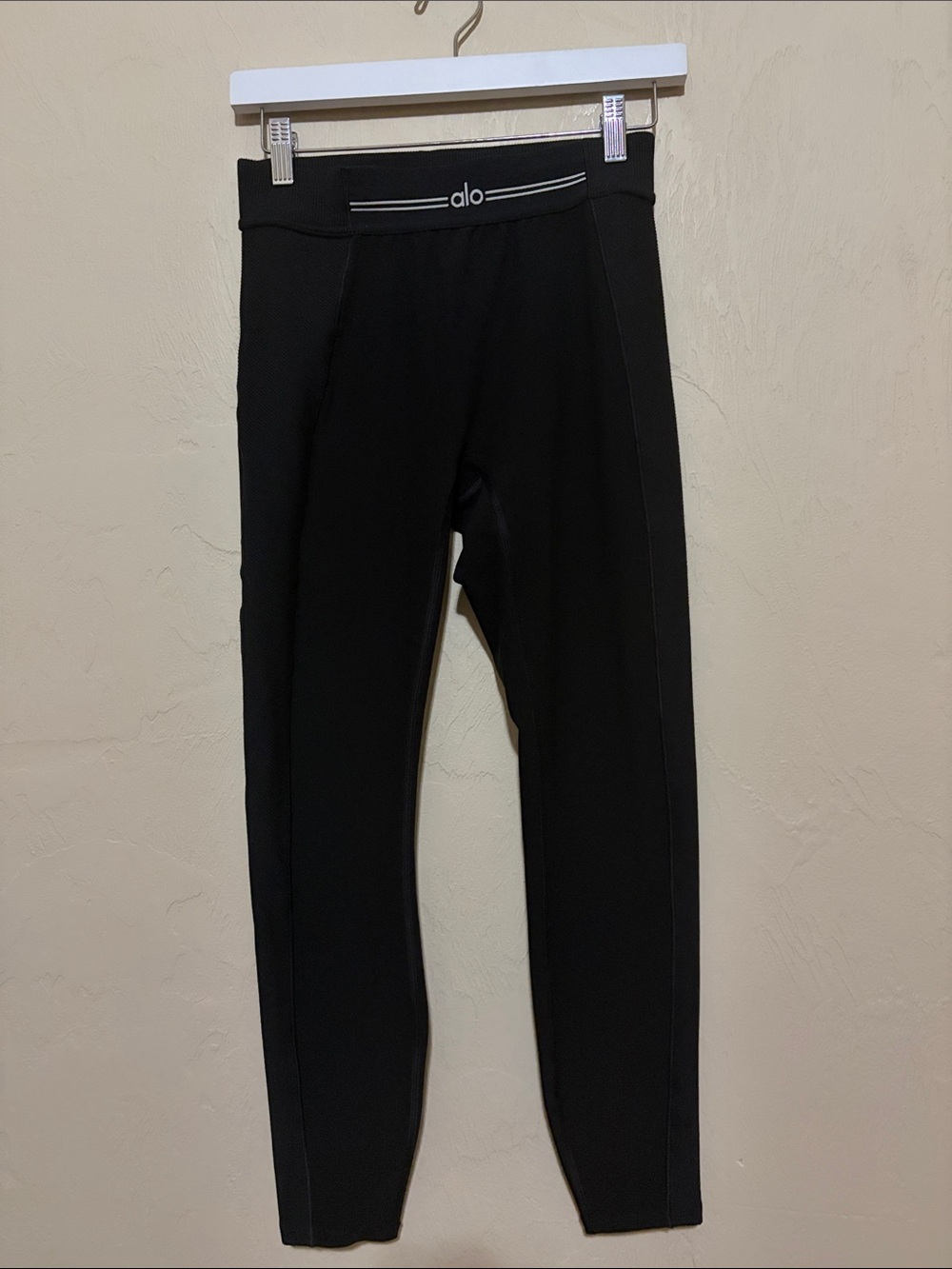 ALO Air Lift High Waist Alignment Leggings. Excellent Condition!